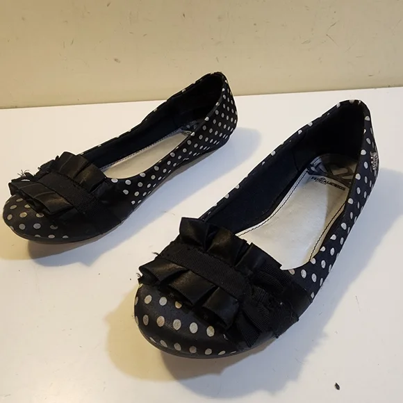 FERGALICIOUS Polka Dot Black Ballet Flats with Bow 5.5 - Picture 5 of 9